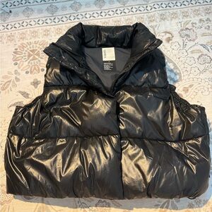 Vuori Shiny Black Quilted Vest